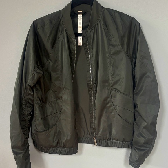 Lululemon black weather resistant bomber black size 6 CA 35801 RN 106259 - Picture 1 of 6